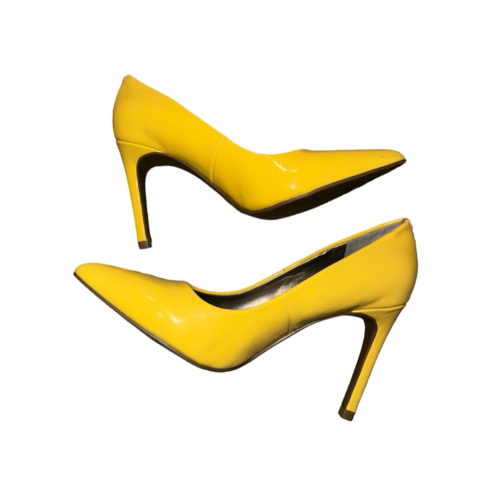 Pointed Toe Heels - image 4
